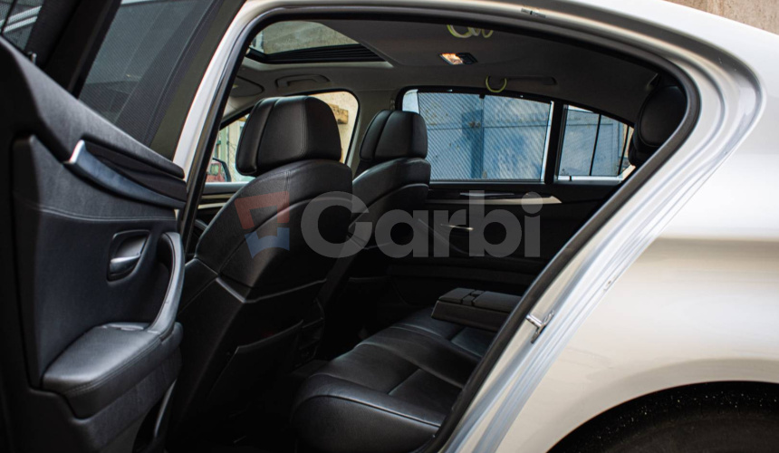 BMW Rad 5 530d xDrive Comfortné sedadlá, Soft-close, Šíber, Adaptívny tempomat, pekný stav