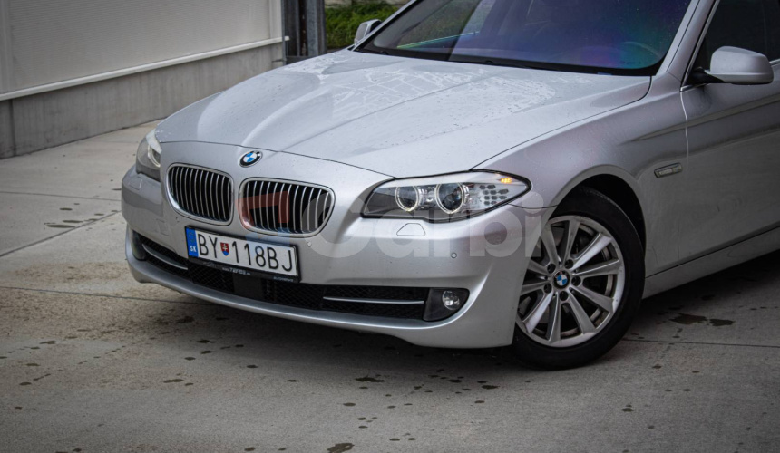 BMW Rad 5 530d xDrive Comfortné sedadlá, Soft-close, Šíber, Adaptívny tempomat, pekný stav