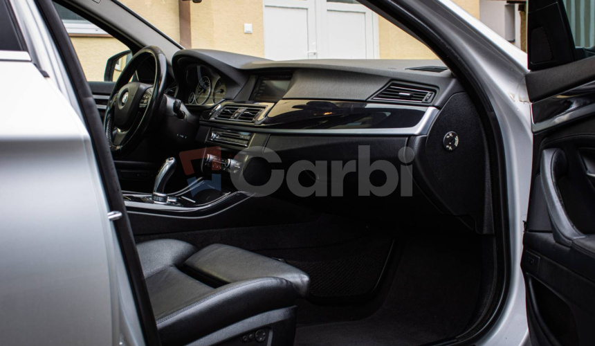 BMW Rad 5 530d xDrive Comfortné sedadlá, Soft-close, Šíber, Adaptívny tempomat, pekný stav