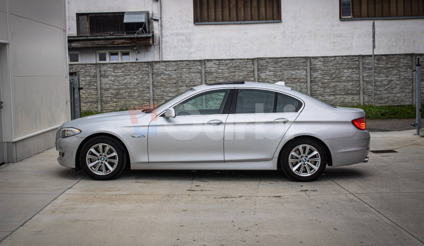 BMW Rad 5 530d xDrive Comfortné sedadlá, Soft-close, Šíber, Adaptívny tempomat, pekný stav