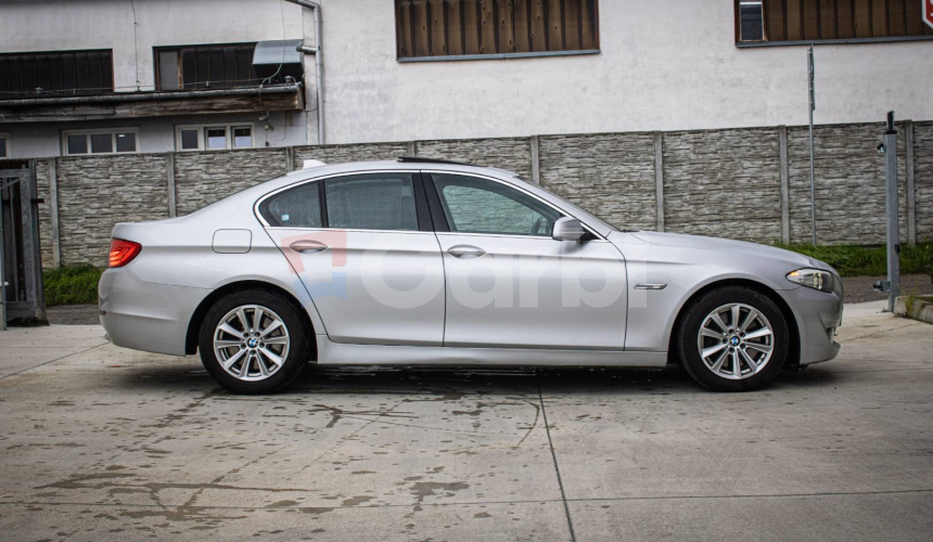 BMW Rad 5 530d xDrive Comfortné sedadlá, Soft-close, Šíber, Adaptívny tempomat, pekný stav