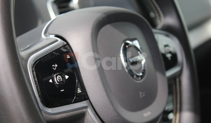 Volvo XC90 2.0 B5 Drive-E R-Design AWD A/T