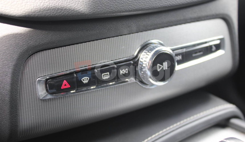 Volvo XC90 2.0 B5 Drive-E R-Design AWD A/T