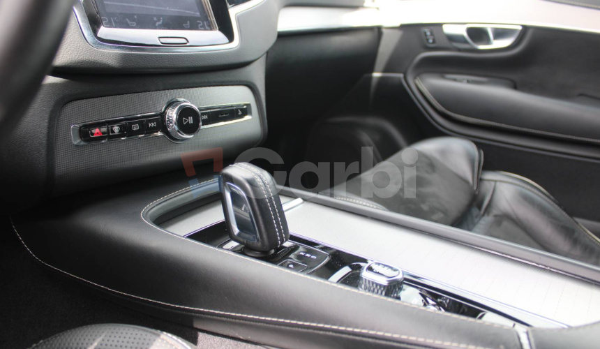 Volvo XC90 2.0 B5 Drive-E R-Design AWD A/T