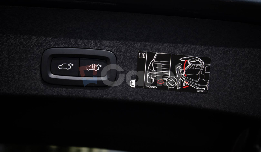 Volvo XC40 P8 Recharge R-Design, Pano, 360°kamera, Harman kardon, El. ťažné, DPH