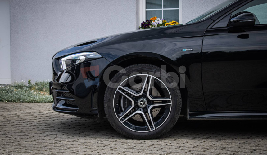Mercedes-Benz A trieda 250 e AMG v záruke, MBUX, 1. Majiteľ, Slovenské, Garážované, DPH