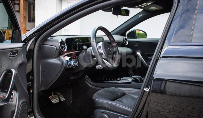 Mercedes-Benz A trieda 250 e AMG v záruke, MBUX, 1. Majiteľ, Slovenské, Garážované, DPH