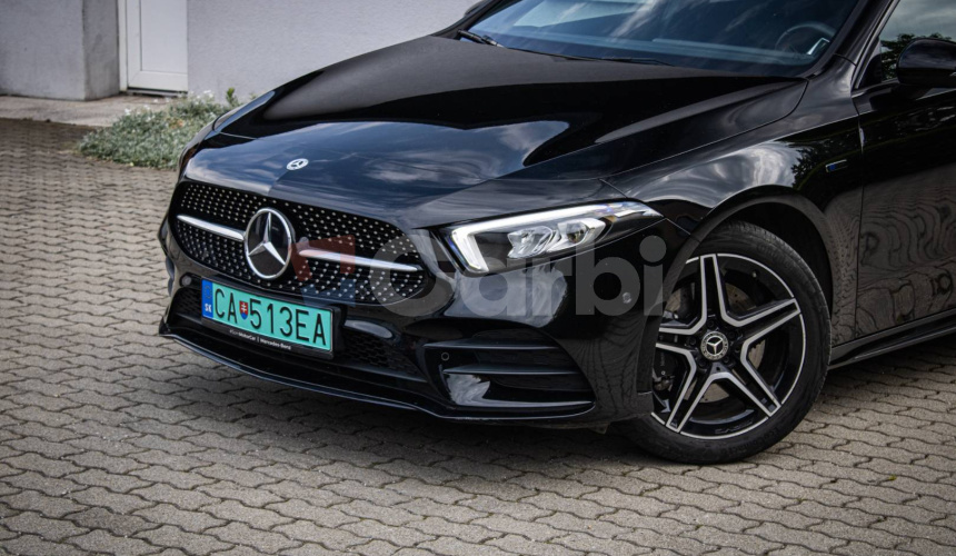 Mercedes-Benz A trieda 250 e AMG v záruke, MBUX, 1. Majiteľ, Slovenské, Garážované, DPH