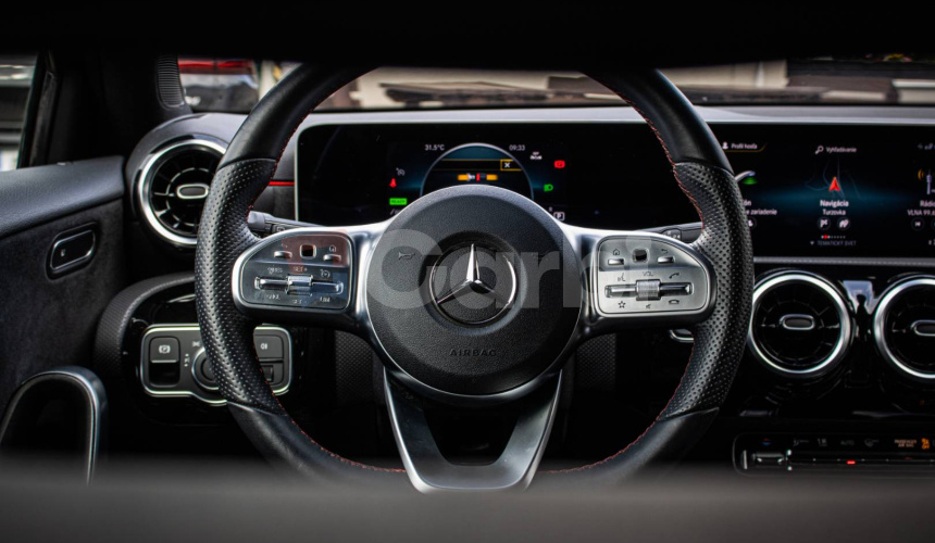 Mercedes-Benz A trieda 250 e AMG v záruke, MBUX, 1. Majiteľ, Slovenské, Garážované, DPH