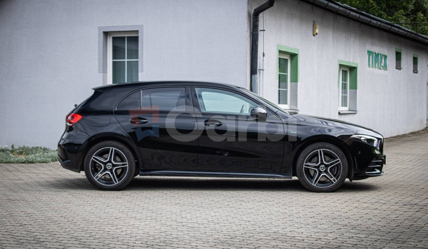 Mercedes-Benz A trieda 250 e AMG v záruke, MBUX, 1. Majiteľ, Slovenské, Garážované, DPH