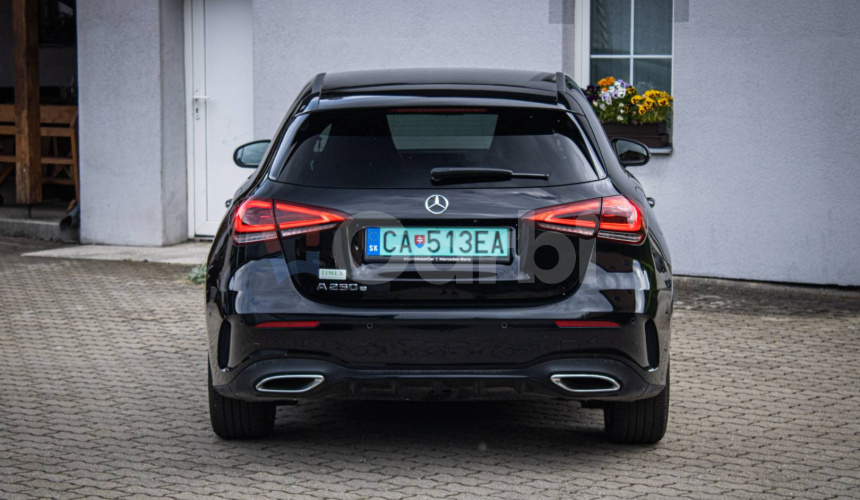 Mercedes-Benz A trieda 250 e AMG v záruke, MBUX, 1. Majiteľ, Slovenské, Garážované, DPH