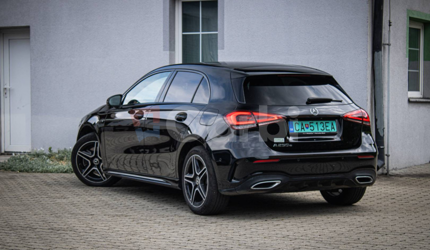 Mercedes-Benz A trieda 250 e AMG v záruke, MBUX, 1. Majiteľ, Slovenské, Garážované, DPH