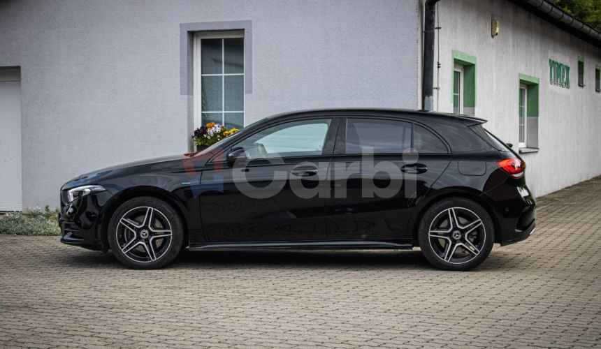 Mercedes-Benz A trieda 250 e AMG v záruke, MBUX, 1. Majiteľ, Slovenské, Garážované, DPH