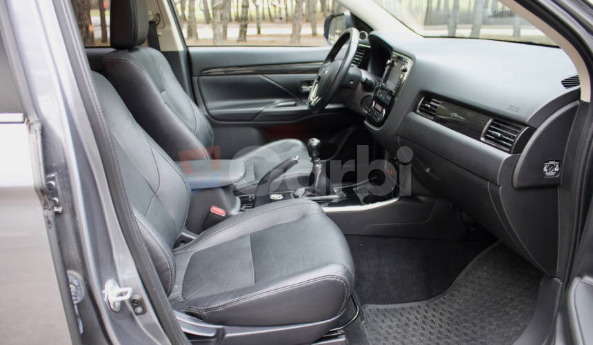 Mitsubishi Outlander 2,2 DI-D Instyle 7 miestna verzia