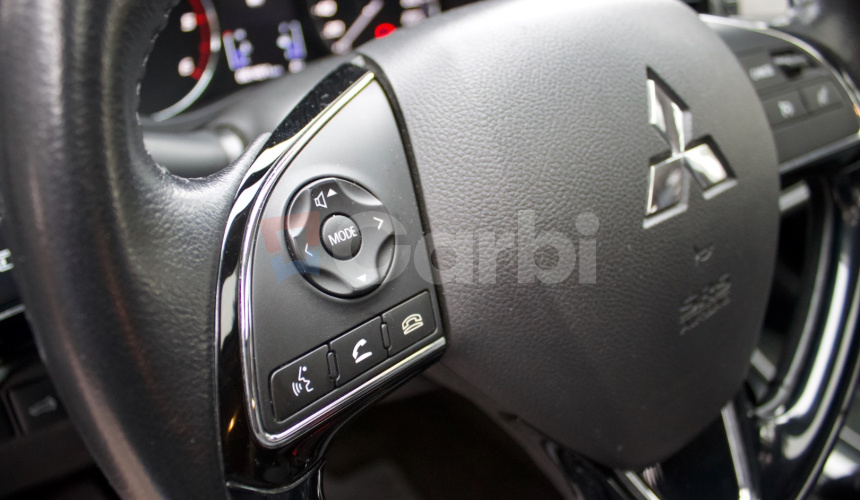 Mitsubishi Outlander 2,2 DI-D Instyle 7 miestna verzia