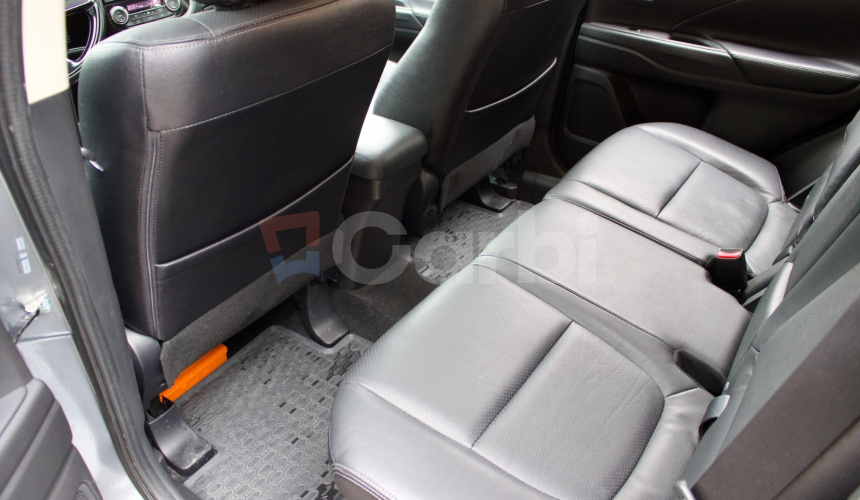 Mitsubishi Outlander 2,2 DI-D Instyle 7 miestna verzia