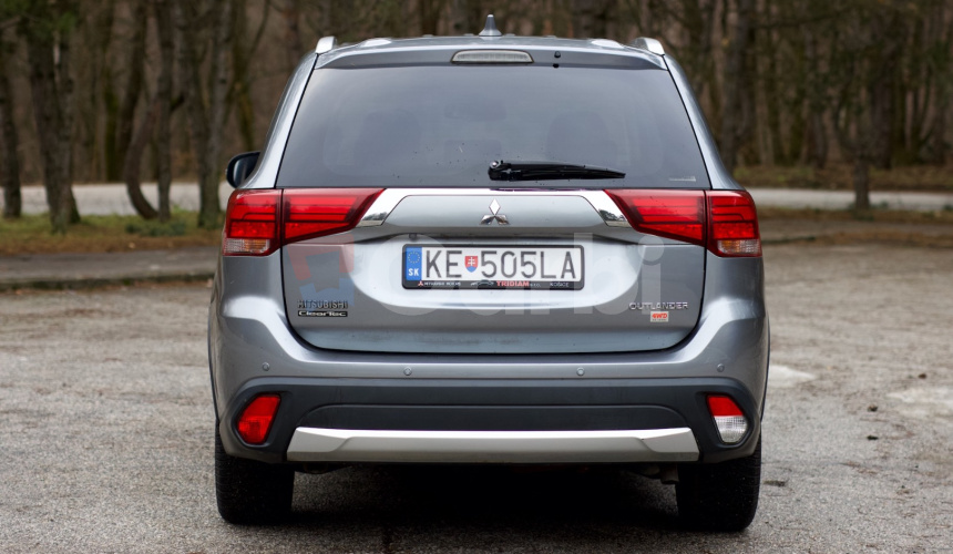 Mitsubishi Outlander 2,2 DI-D Instyle 7 miestna verzia