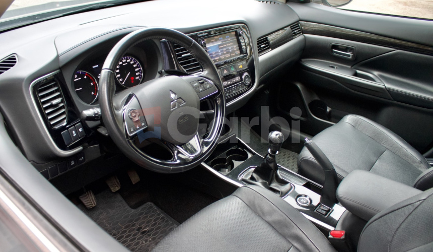 Mitsubishi Outlander 2,2 DI-D Instyle 7 miestna verzia