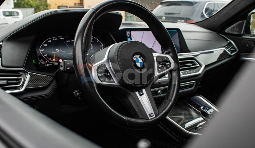BMW X6 M50i soft close, first class packet, iconic glow, natáčanie zadnej nápravy