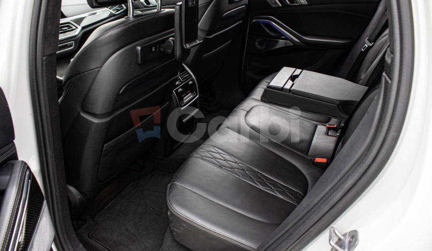 BMW X6 M50i soft close, first class packet, iconic glow, natáčanie zadnej nápravy