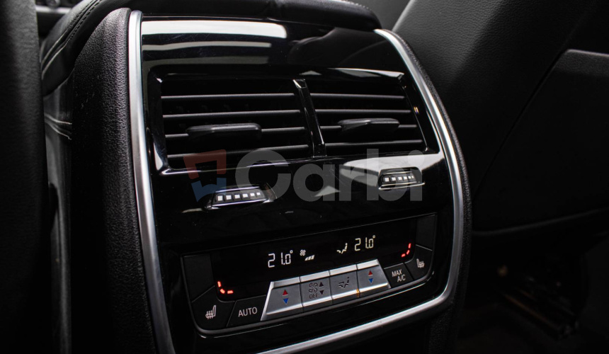BMW X6 M50i soft close, first class packet, iconic glow, natáčanie zadnej nápravy