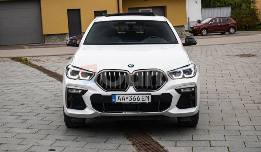 BMW X6 M50i soft close, first class packet, iconic glow, natáčanie zadnej nápravy