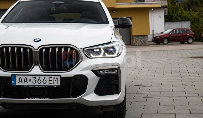 BMW X6 M50i soft close, first class packet, iconic glow, natáčanie zadnej nápravy