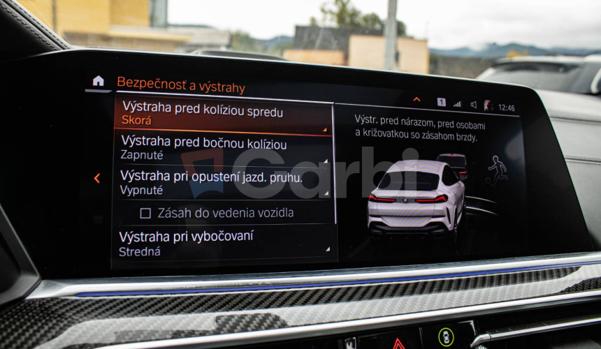 BMW X6 M50i soft close, first class packet, iconic glow, natáčanie zadnej nápravy