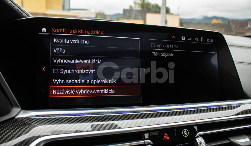 BMW X6 M50i soft close, first class packet, iconic glow, natáčanie zadnej nápravy
