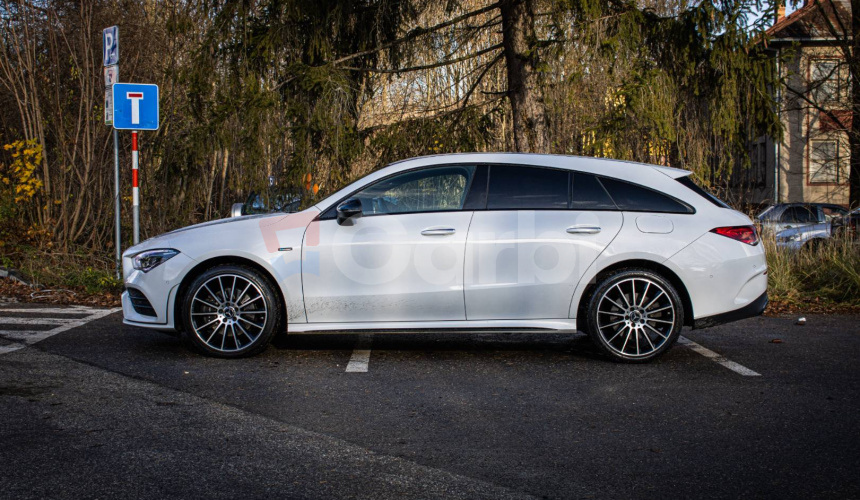 Mercedes-Benz CLA Shooting Brake 250e SB AMG, Burmester, Ambient, Servis grátis, Slovenské