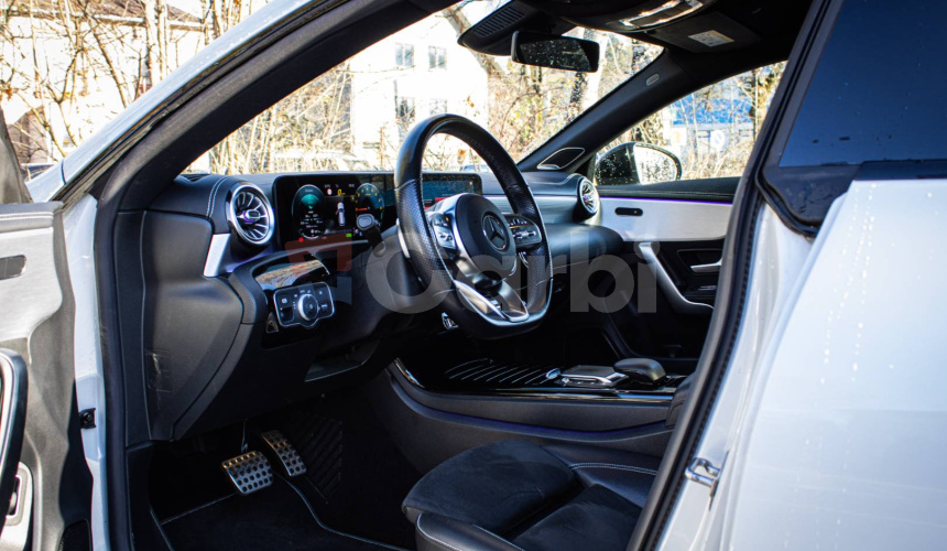 Mercedes-Benz CLA Shooting Brake 250e SB AMG, Burmester, Ambient, Servis grátis, Slovenské