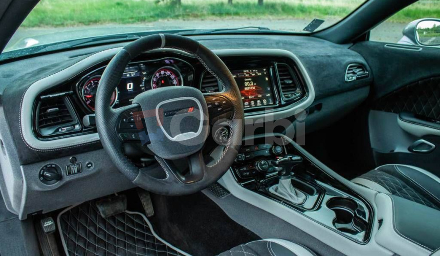 Dodge Challenger 3.6 V6 SXT 400PS kompletná úprava vozidla, exkluzívny interiér