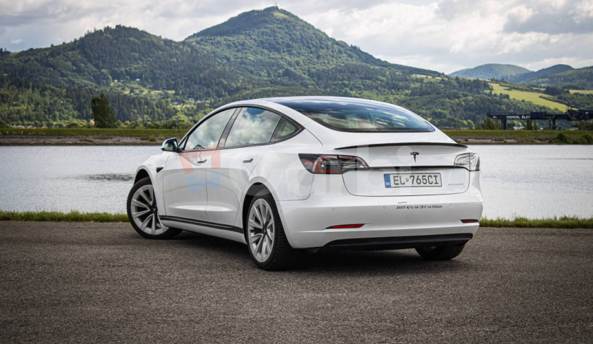 Tesla Model 3 Long Range Refresh 86% SOH, Matrix LED, Tepelko, odpočet DPH