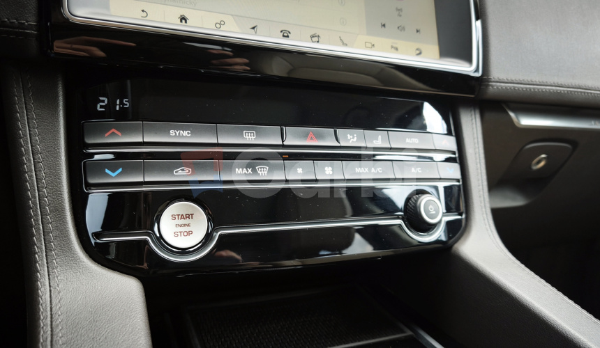 Jaguar F-Pace 2.0 I4 P250 Prestige AWD