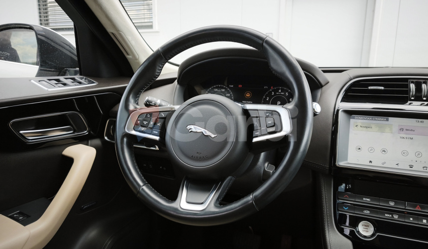 Jaguar F-Pace 2.0 I4 P250 Prestige AWD