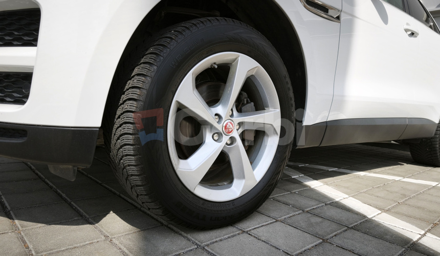 Jaguar F-Pace 2.0 I4 P250 Prestige AWD