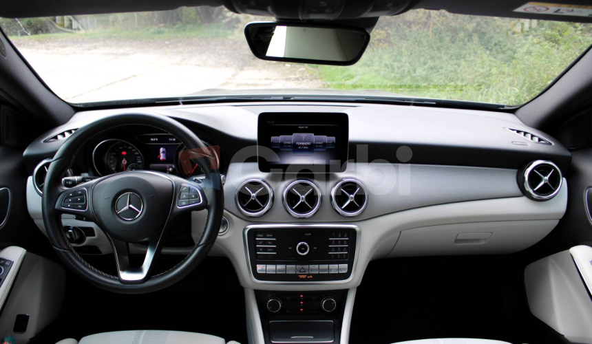 Mercedes-Benz GLA 200 d 4MATIC A/T