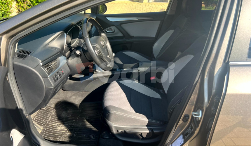 Toyota Avensis 2,0 d4d 105kW kombi