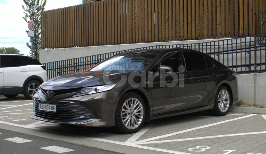 Toyota Camry 2.5 hybrid (ben+hev), 131kw, CVT, Executive