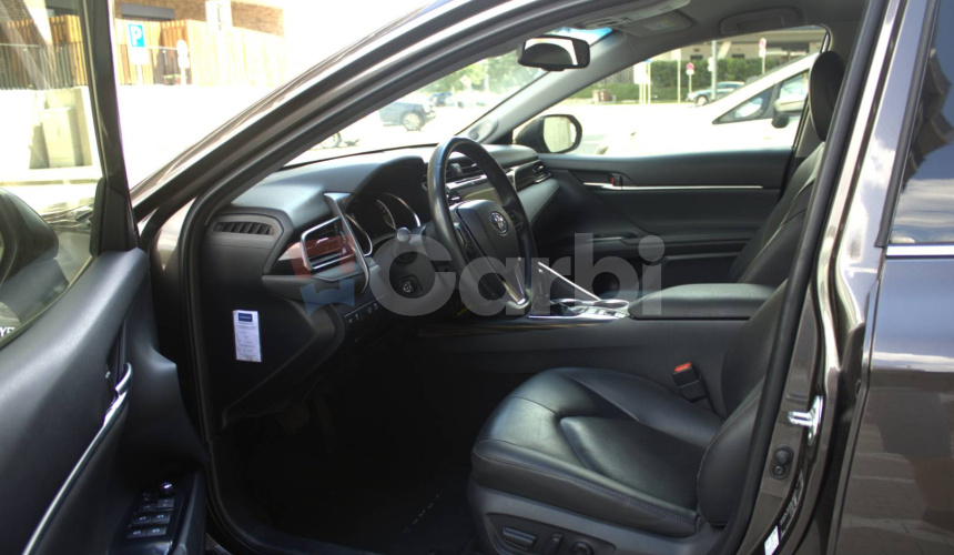 Toyota Camry 2.5 hybrid (ben+hev), 131kw, CVT, Executive
