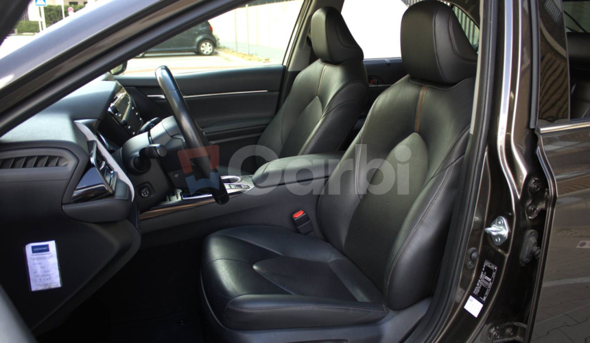 Toyota Camry 2.5 hybrid (ben+hev), 131kw, CVT, Executive