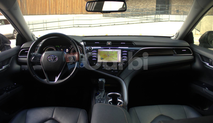 Toyota Camry 2.5 hybrid (ben+hev), 131kw, CVT, Executive