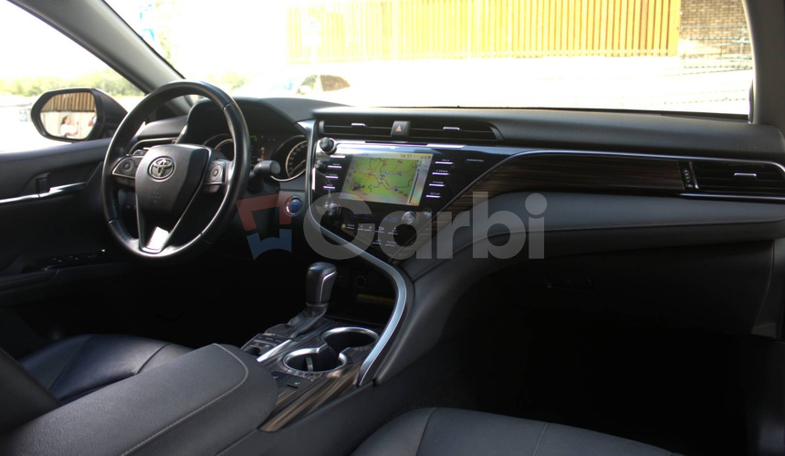 Toyota Camry 2.5 hybrid (ben+hev), 131kw, CVT, Executive