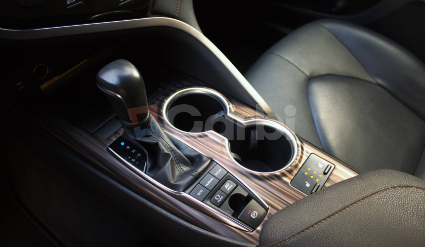 Toyota Camry 2.5 hybrid (ben+hev), 131kw, CVT, Executive