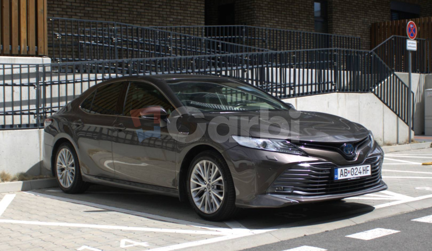 Toyota Camry 2.5 hybrid (ben+hev), 131kw, CVT, Executive