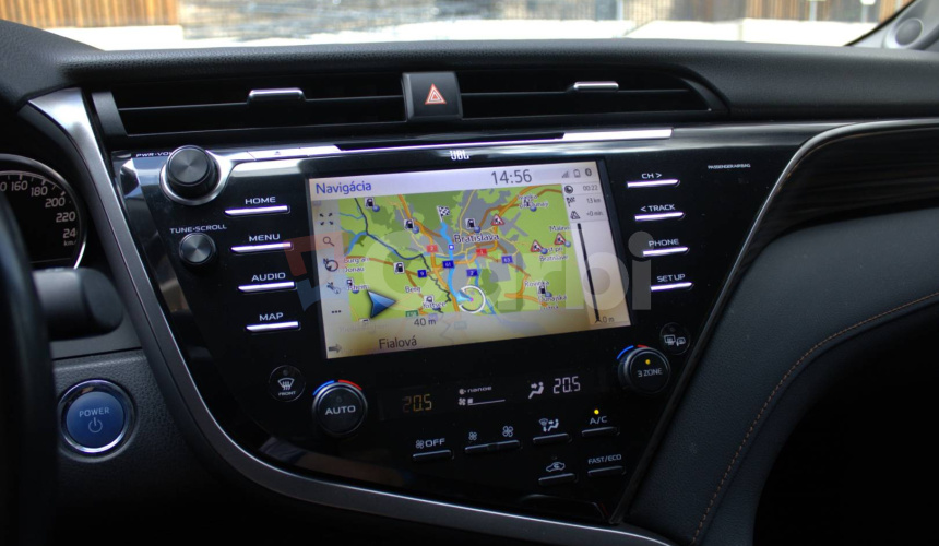 Toyota Camry 2.5 hybrid (ben+hev), 131kw, CVT, Executive