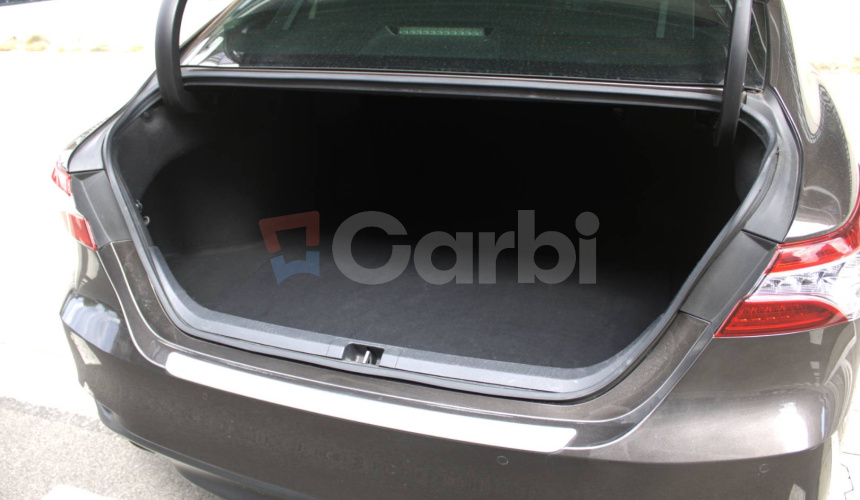 Toyota Camry 2.5 hybrid (ben+hev), 131kw, CVT, Executive