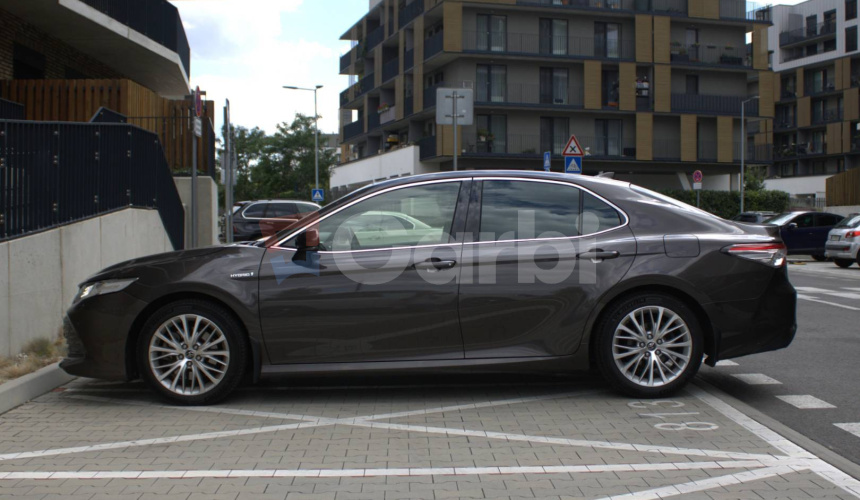 Toyota Camry 2.5 hybrid (ben+hev), 131kw, CVT, Executive