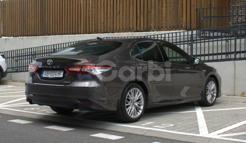 Toyota Camry 2.5 hybrid (ben+hev), 131kw, CVT, Executive