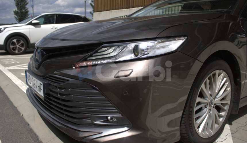 Toyota Camry 2.5 hybrid (ben+hev), 131kw, CVT, Executive